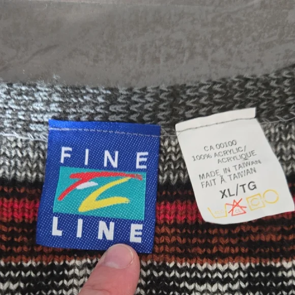 Geometric Knit Button-Up Vest - Picture 2 of 6